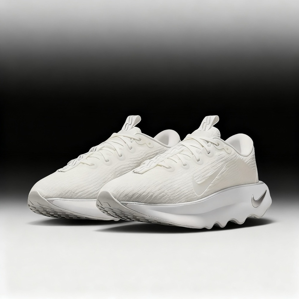 Nike Motiva Summit White Metallic Silver Women’s Size 7 NEW IN BOX Walking Shoes